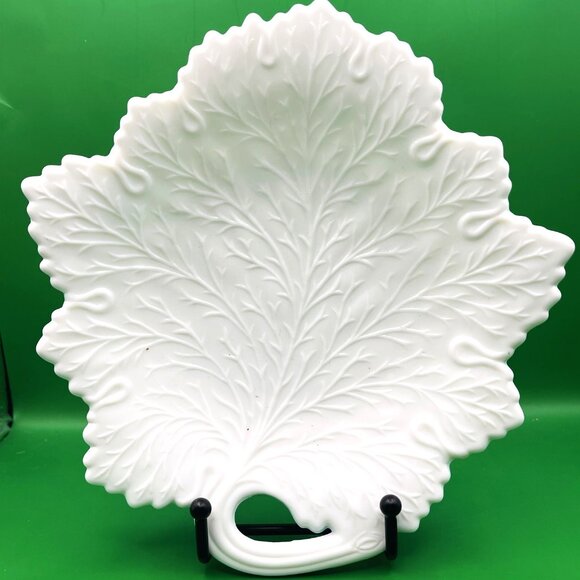 Vintage Fenton Milk Glass Grape Leaf Dish Embossed Sawtooth Edge Mid Century MCM - Picture 1 of 11